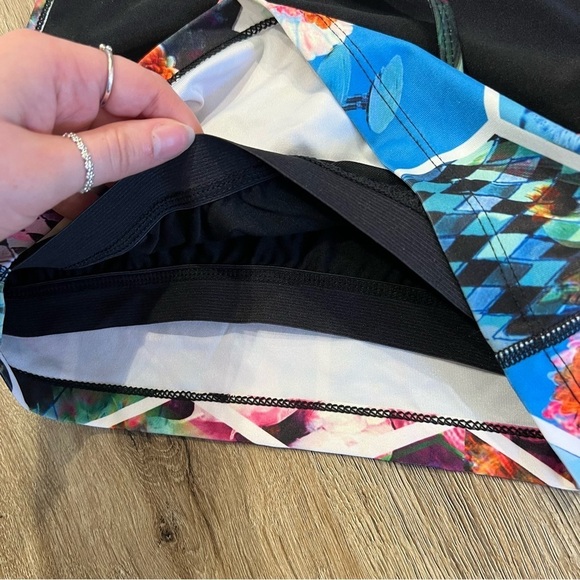 Betsey Johnson Multi Color Patterned Athletic Tank Top - Picture 4 of 4